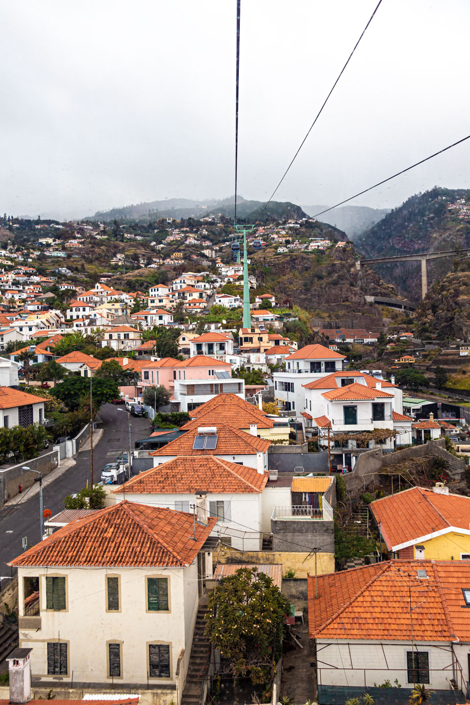 Mit der Seilbahn rauf nach Monte, Funchal